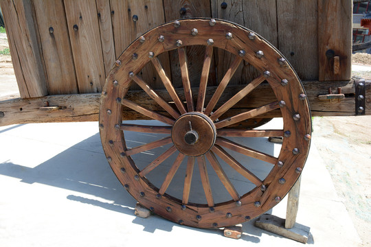 老木车轮子