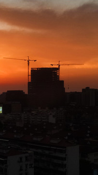 夕阳建筑工地剪影