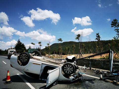 高速公路交通事故