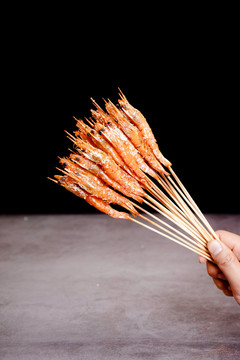 竹签烧烤虾小串