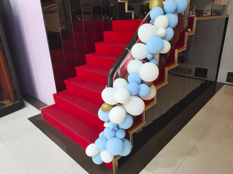 红毯气球楼梯装饰