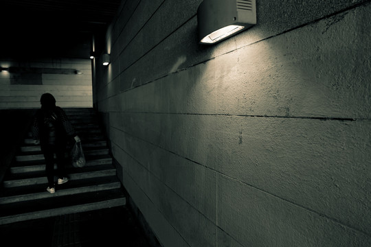 地下通道楼梯