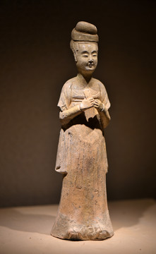 隋代彩绘女性人物陶俑