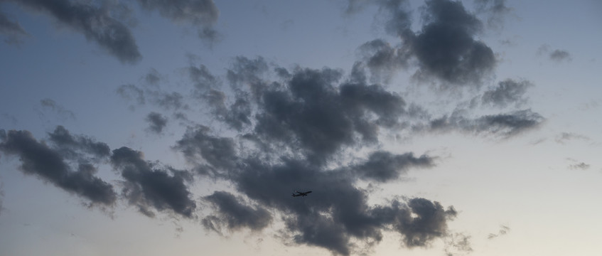 云中的飞机