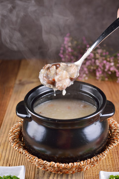 砂锅菌菇鸡肉粥