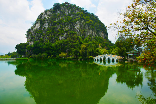 湖光山色