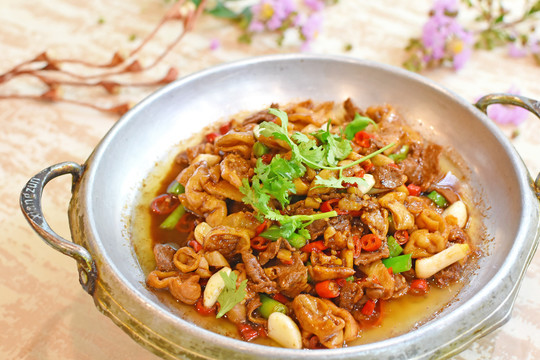 牛肉烧肥肠