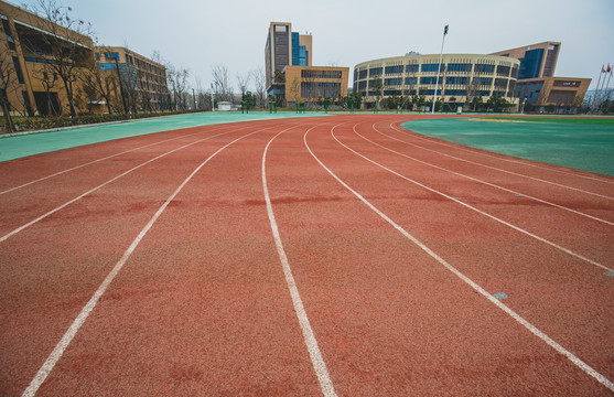 学校操场跑道