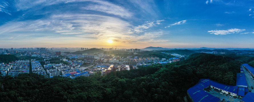 宽幅城市的早晨风景图