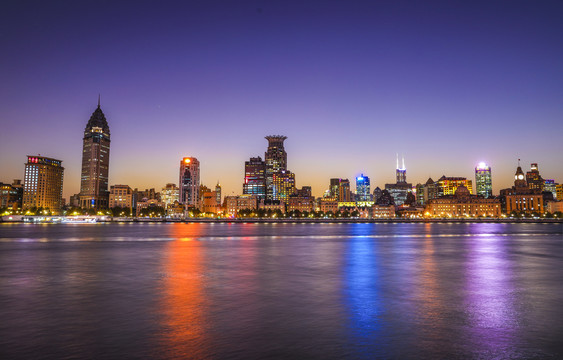 外滩万国建筑群城市天际线夜景