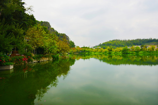 七星岩湖景