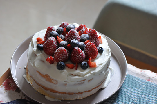 草莓蓝莓蛋糕二