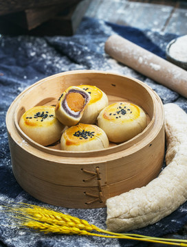 甜点蛋黄酥