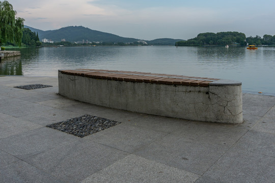 玄武湖畔