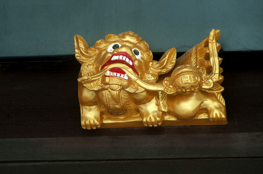 金漆木雕狮