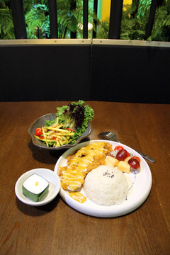 鸡排扒饭