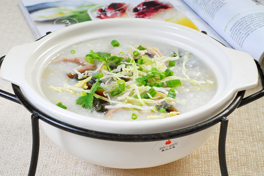 皮蛋瘦肉粥