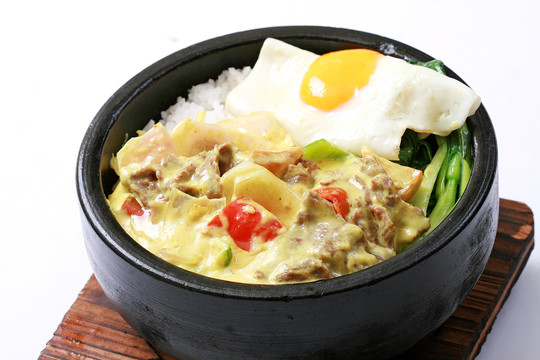 石锅咖喱牛肉饭