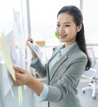年轻商务女士