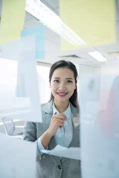 年轻商务女士