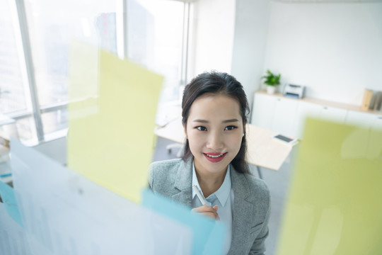 年轻商务女士