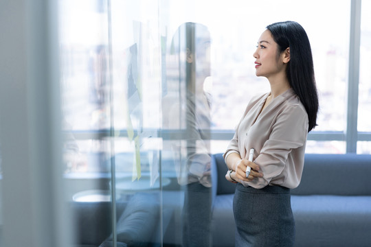 年轻商务女士