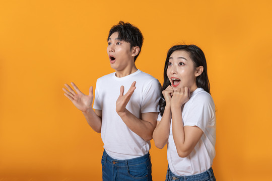 快乐的年轻情侣