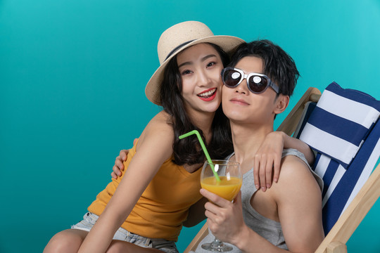 棚拍夏日造型年轻情侣