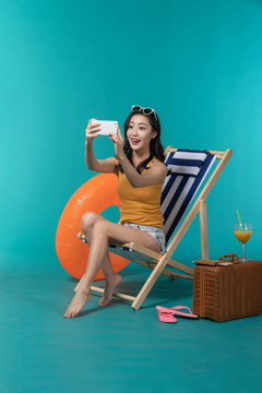 棚拍夏日造型年轻女子