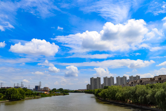 河流天空