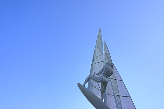 青岛帆船运动雕塑