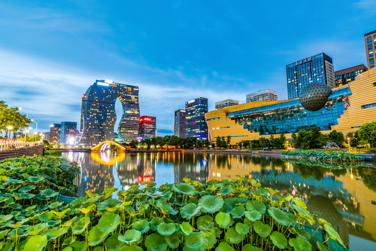 杭州低碳科技馆和杭州印夏天夜景