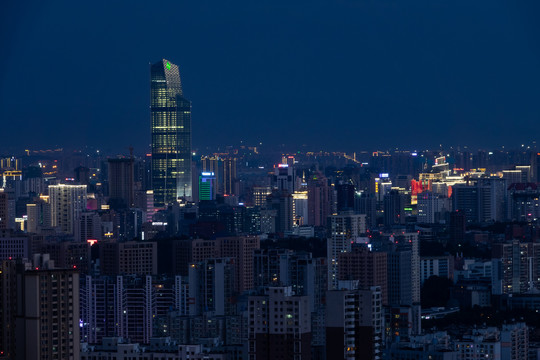 昆明城市天际线夜景恒隆广场