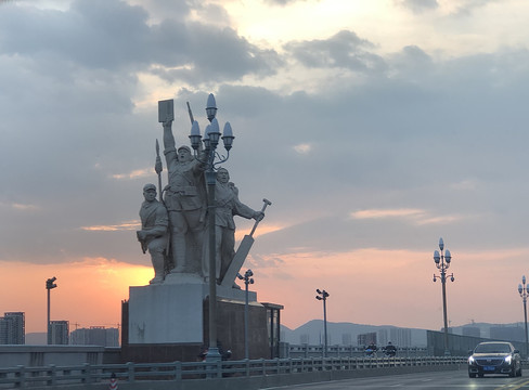 南京长江大桥工农兵雕像