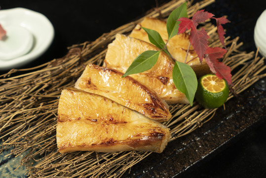 日韩料理香煎鱼烤鱼