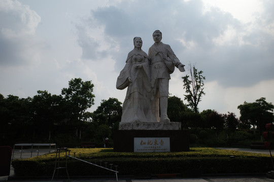 董永七仙女雕像