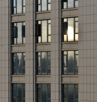 办公楼墙体玻璃窗户