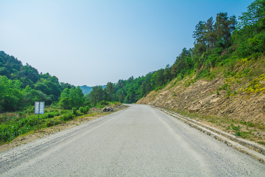 山区毛坯公路