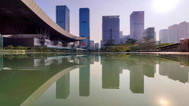 深圳市民中心镜像