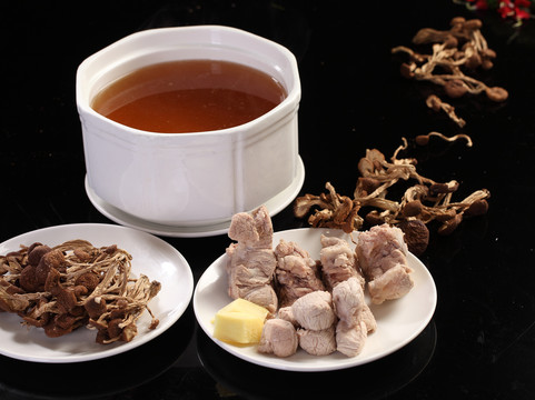 茶树菇土肉汤