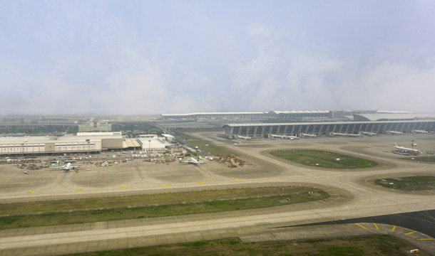 鸟瞰上海浦东国际机场航空港