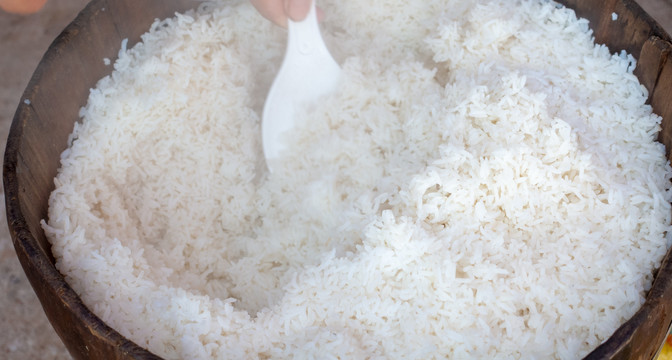 乡村喜宴农家米桶蒸米饭