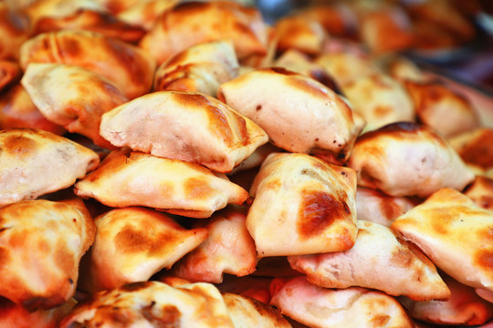 新疆特色美食烤包子