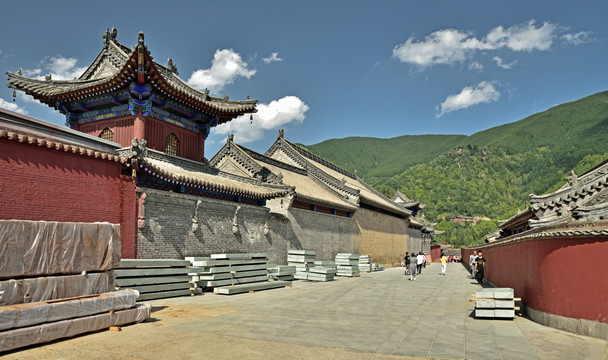 山西省忻州市五台山显通寺外墙