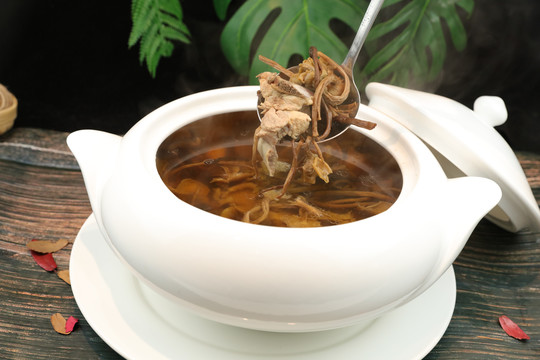 茶树菇炖龙骨