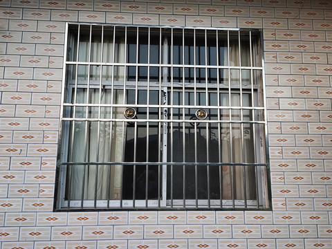 窗户与不锈钢防盗窗