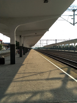 火车站站台透视