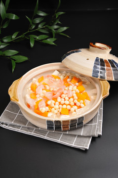 鲜虾鸡头米煮香芋