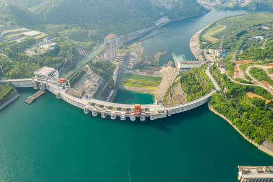 航拍隔河岩水电站