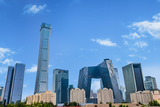 晴朗天空下的北京金融商业区